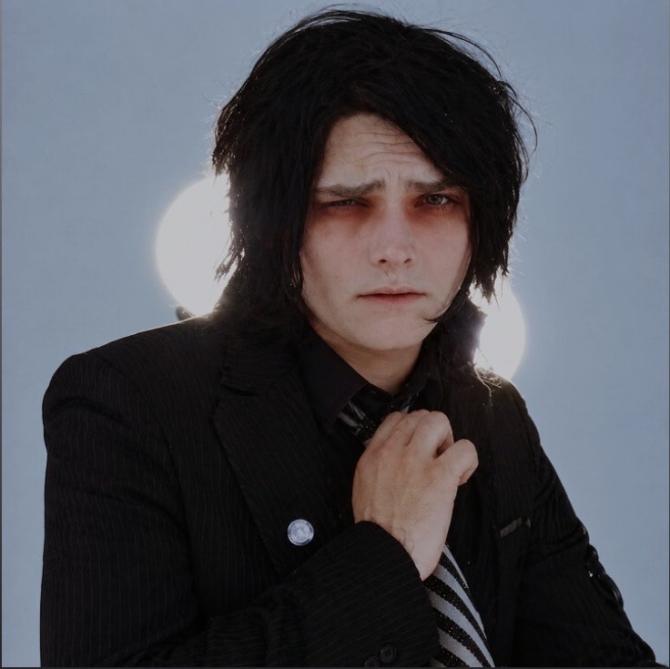 ierooween's tweet photo. he's trying his best 😔 https://t.co/NWKOEfraXC