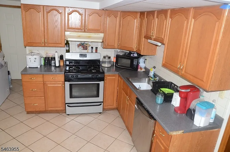 exclusiveprop's tweet photo. 🏡 NEW LISTING | 10 Allaire Rd., Hewitt, NJ 07421
💰 $365,000

🛏️ 3 Beds
🛁 2 Baths
📐 6,969 Square Foot Lot

🌲 Lake Living. Four Seasons. Endless Possibilities.
Welcome to this charming Colonial nestled on a peaceful private road in the desirable Upper Greenwood Lake community.

✨ Home Features:
• Brazilian cherry hardwood floors
• Open living & dining areas
• Cozy fireplace
• Eat-in kitchen
• First-floor bedroom & full bath
• Laundry area
• Spacious outdoor deck

🌊 Enjoy the Upper Greenwood Lake lifestyle!

Spend your summers boating, fishing, kayaking, relaxing at the private beach, or enjoying the surrounding hiking trails. With motorized boating permitted on the lake and nearby ski areas for winter recreation, there's something to enjoy all year long.

Whether you're looking for a year-round home, weekend getaway, or lake retreat, this could be the opportunity you've been waiting for.

📍 10 Allaire Rd., Hewitt, NJ 07421

📞 Monis Young, Broker: (201) 803-2864
☎️ Office: (201) 796-7777
🌐 https://t.co/dkjvsLjmI8

#NewListing #HewittNJ #UpperGreenwoodLake #GreenwoodLake #NJRealEstate #NewJerseyRealEstate #LakeHouse #LakeLiving #HomeForSale #NJHomesForSale #RealEstate #DreamHome #HouseHunting