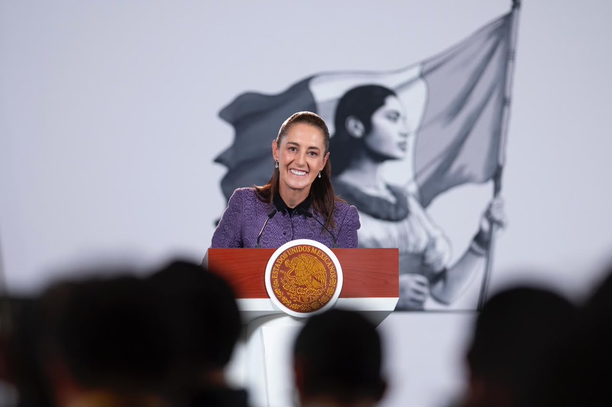 OliviaSalomonV's tweet photo. Hoy, en la #MañaneraDelPueblo, se presentaron los avances de la política ambiental y de infraestructura hídrica del gobierno de la presidenta @Claudiashein. 🇲🇽

💧24 mil obras de agua potable, drenaje y saneamiento en 2,183 municipios.

🌊Avanza el saneamiento de los ríos Atoyac, Lerma-Santiago y Tula.

🌳Más acciones de reforestación, protección de ecosistemas y atención al cambio climático.

🚰 17 proyectos estratégicos para garantizar el abasto de agua en distintas regiones del país.

Además, desde #Zacatecas, nuevas familias recibieron las llaves de sus hogares como parte de #ViviendaParaElBienestar. 🏡✨