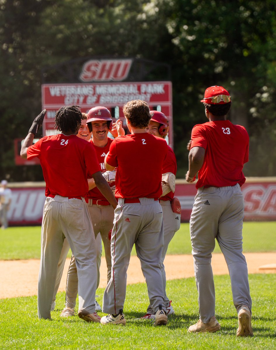 sacredheartbsb's tweet photo. Back to work 💼  

#WeAreSHU ⚾️ https://t.co/ihkcqxxFuv