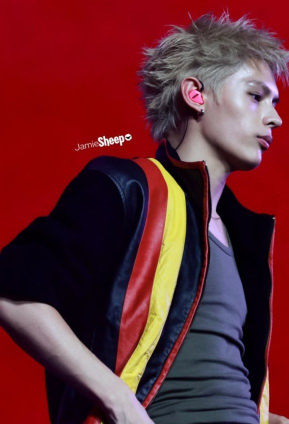 cortis_zip's tweet photo. when you're in the best side profile competition but your opponent is james https://t.co/gBBfEYSTgZ