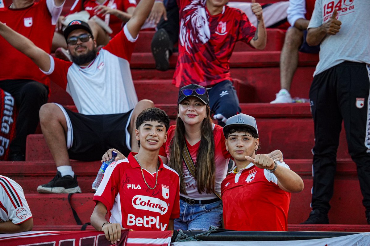 SantaFe's tweet photo. ¡Gracias Yopal por tanto cariño ❤️ y a todos los Leones y Leonas 🦁 por hacernos sentir como en casa 🇮🇩!

Una tarde con triunfo que celebramos juntos ✨ https://t.co/S4reOvpuTf