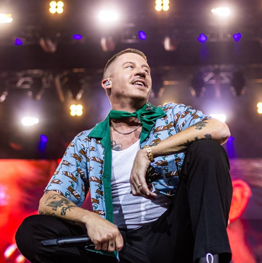 JimmyJ4thewin's tweet photo. 🚨 JUST IN: After being dropped by Ed Sheeran, Macklemore announced three upcoming shows.

Today, all three sold out.

Dublin. Paris. London. https://t.co/m1hrwbwvIg