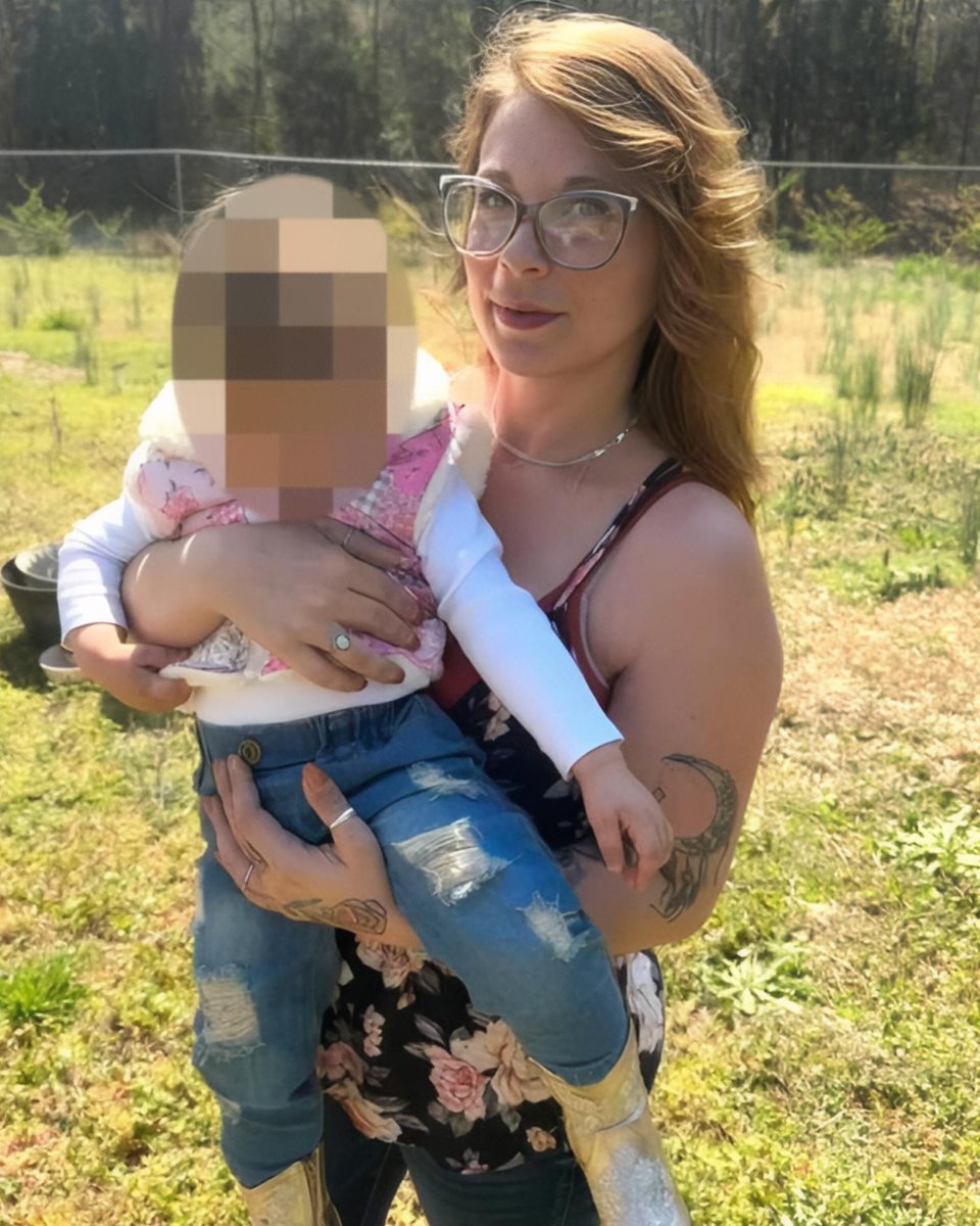 DavidJHarrisJr's tweet photo. 🚨PURE EVIL IN SOUTH CAROLINA: A 35-year-old mother stabs her two young children over 50 times in an unhinged attack that leaves her 6-year-old child facing potential arm amputation!

Taylor Gosnell was arrested in Spartanburg County, South Carolina, after deputies responded to a welfare check and discovered her 3-year-old and 6-year-old children covered in blood inside the home.
Investigators say Gosnell unleashed a violent frenzy using both a knife and a blunt object, leaving the helpless children with deeper lacerations that cut all the way to the bone.

Between both children, authorities estimated roughly 50 total stab wounds, with the 6-year-old suffering such catastrophic damage that doctors are considering amputating the child's arm and fingers.

When law enforcement arrived, Gosnell claimed she was experiencing "visions," while court records show she was already out on bond for 2024 child endangerment charges!

Gosnell was officially denied bond and now faces two counts of attempted murder that carry up to 60 years in prison.