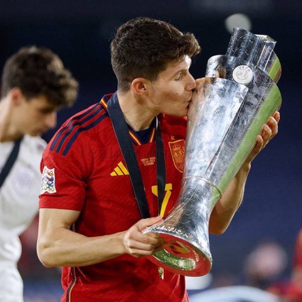 RmaDonyFC's tweet photo. Fran Garcia has been a Real Madrid player for 3 years, they never called him until he left 

The worst part is that they called him ahead of Carreras 😭😭😭 

If Spain can hate their own players because they’re linked to Real Madrid……tell me why you think they can’t form an alliance with Laliga referees against Real Madrid in Laliga