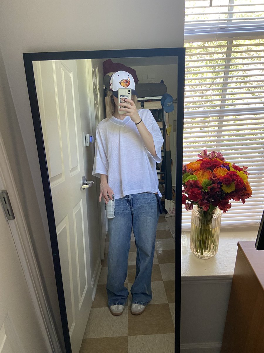capsyka's tweet photo. Just coordinated my outfit to my red bull flavor of the day #sponsorme https://t.co/AM3IrJsRtq