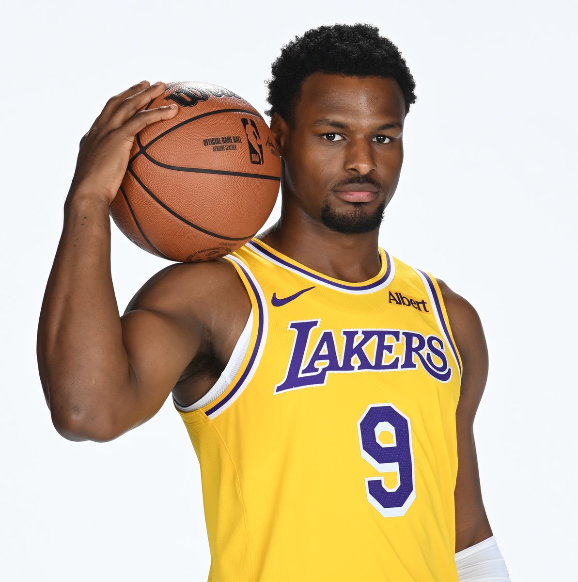 Join us in wishing Bronny James a HAPPY 22nd BIRTHDAY! 
 [📷](https://pbs.twimg.com/media/HTemia_bgAYF97q.jpg) https://pbs.twimg.com/media/HTemia_bgAYF97q.jpg h