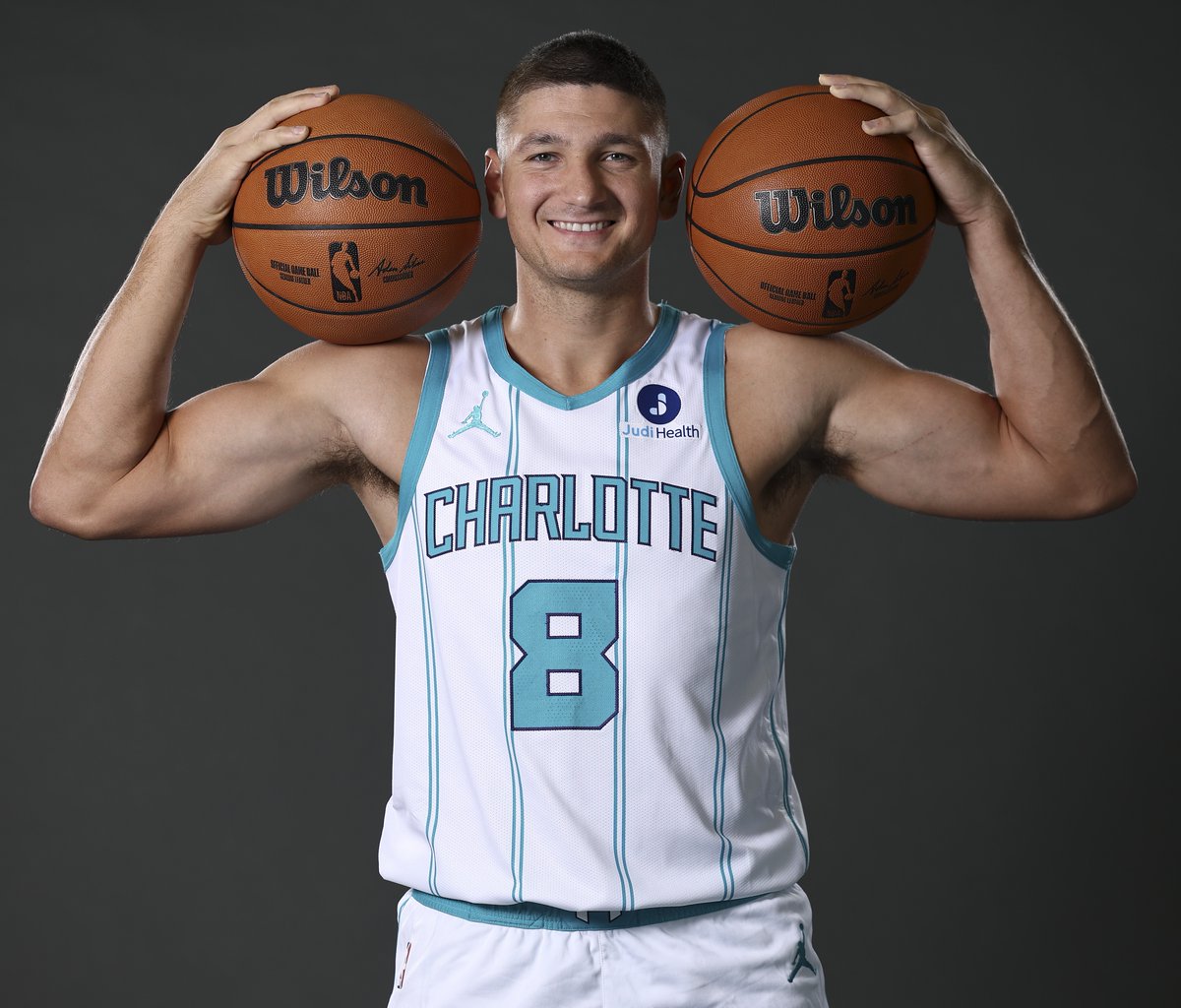 Join us in wishing Grayson Allen a HAPPY 31st BIRTHDAY! 
 [📷](https://pbs.twimg.com/media/HTemjImbgAIgoXl.jpg) https://pbs.twimg.com/media/HTemjImbgAIgoXl.jpg 