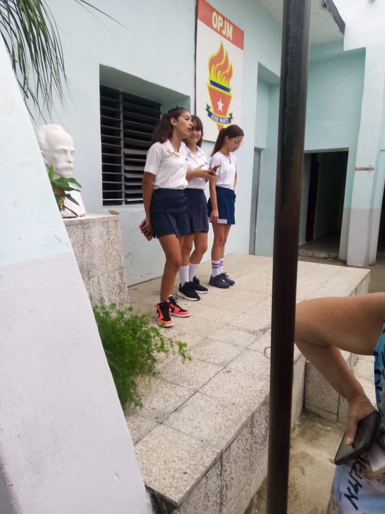 DirGeneralRegla's tweet photo. Elecciones pioneriles se desarrollaron en la Secundaria Básica Julio Antonio Mella,a la Educación en Regla ❤️ 
@DirectEducaHab
@DirGeneralRegla
@YanetHzP25
@IzquierdoAlons1
@SaerySerrano
@YolivanC41557
@HerreraIre43158 https://t.co/trad2fCMoi