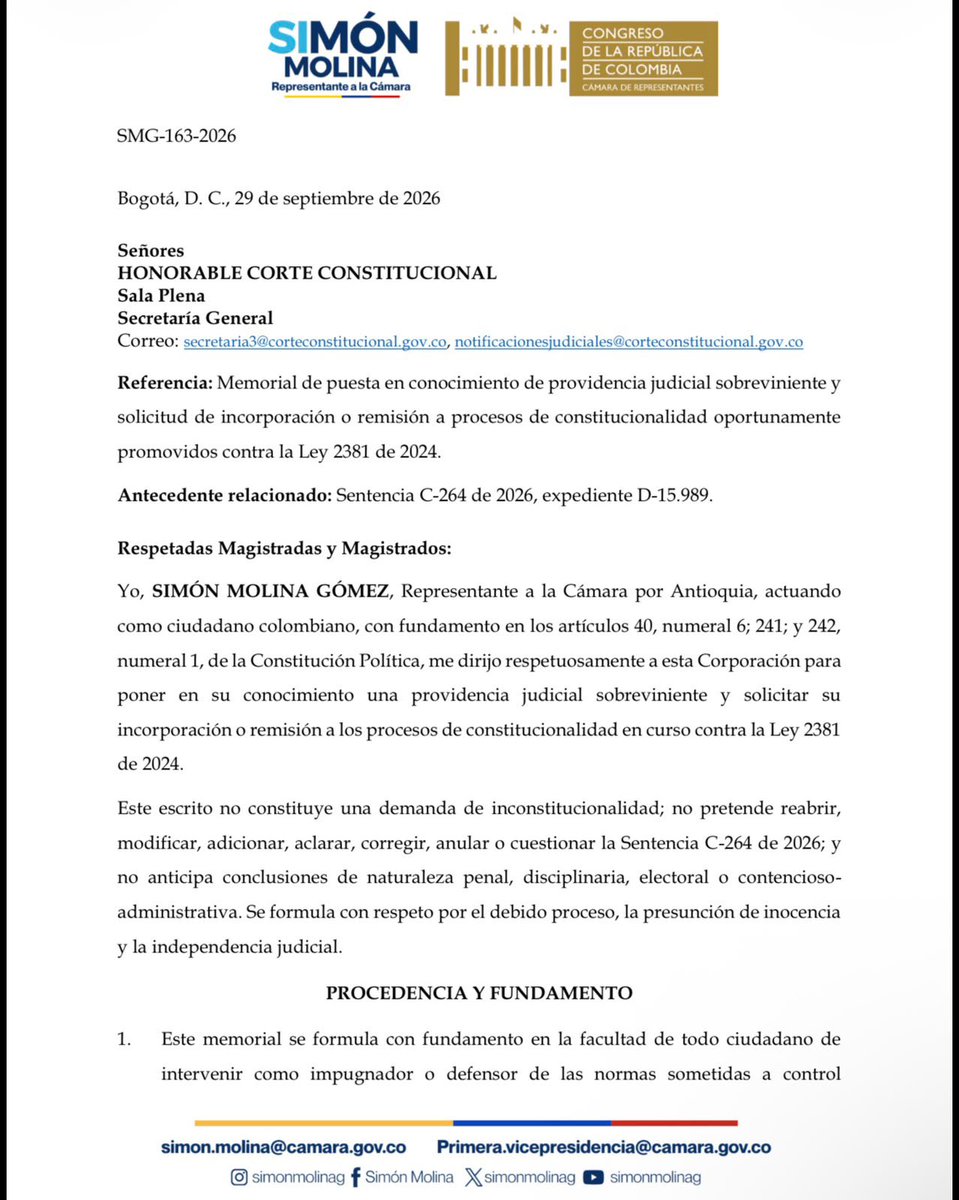 simonmolinag's tweet photo. 🚨 #PRIMICIA | ¿Podría caerse la Reforma Pensional?

Si la corrupción fue utilizada para alterar el trámite legislativo de la reforma pensional, Colombia tiene derecho a conocer toda la verdad. Y la Corte Constitucional debe determinar si esos hechos afectaron de manera real la validez de la Ley 2381 de 2024.

Encontramos nuevos elementos sobre lo ocurrido durante su trámite en el Senado.

Por eso presenté un memorial ante la Corte Constitucional, solicitando que esta información sea incorporada de inmediato a los procesos vigentes contra la reforma y que se examine si hechos sobrevinientes pudieron comprometer la validez de su aprobación.

Una decisión de primera instancia del Consejo de Estado examinó la conducta del entonces presidente del Senado, Iván Name, en ese contexto. La providencia advierte que, en 14 de 16 sesiones clave, Name no dirigió integralmente la plenaria o cedió su conducción, entre otros, a María José Pizarro.

La pregunta es inevitable: ¿qué ocurrió realmente en las sesiones en las que se definió el futuro pensional de millones de colombianos?

¡Queremos conocer la verdad!