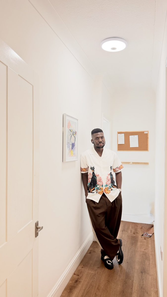 Fresh_Thiago's tweet photo. The print is loud. The trouser is quiet. The whole thing is saying something. #deywithme https://t.co/l26tA3Rfkh