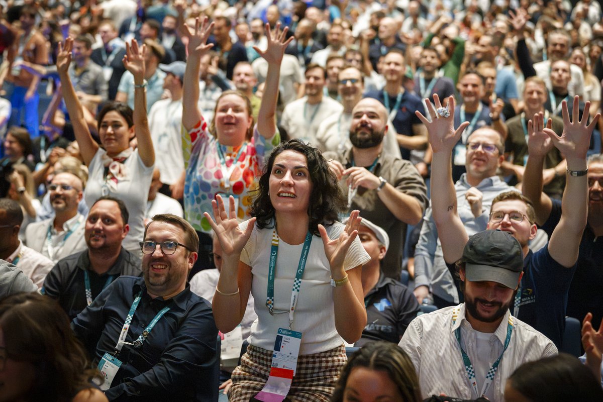 EuropeanFabric's tweet photo. Snaps from the famous Power Hour! #FabConEurope #SQLConEurope https://t.co/c9yAwD9C5H