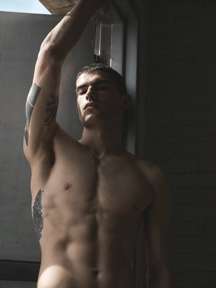 deadpetzsoc1ety's tweet photo. her god's in fact a hot boy https://t.co/cwTXjhWbiO