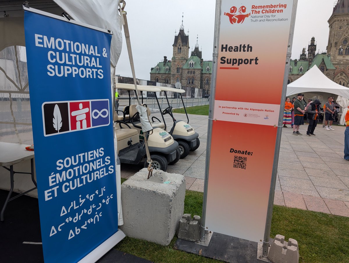 MBlackburn21's tweet photo. On certain days. The Hope for Wellness phone line is busier on certain days including #NDTR  and events at Kamloops. They said the 24/7 phone lines also field calls from people looking for residential school info, food banks and shelters. https://t.co/dUmwHkZ5Mw