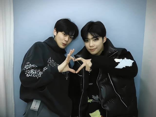 dokeoghm's tweet photo. OOMF MEETUP #friendship #zrsd #gunwook #gyuvin #zeroseselcaday @gwksnx1co #07z #spoonz https://t.co/WYMx5dRZa5
