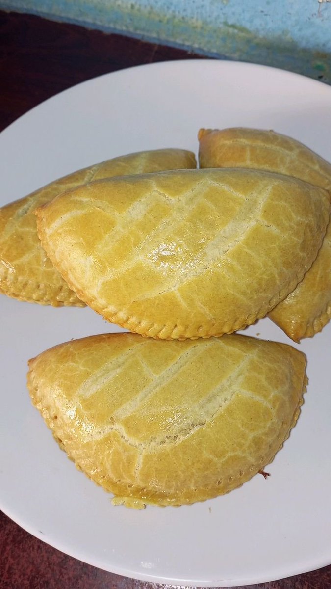 clever301's tweet photo. Meat Pie               OR                Egg Roll? https://t.co/3bBWX3bwXW