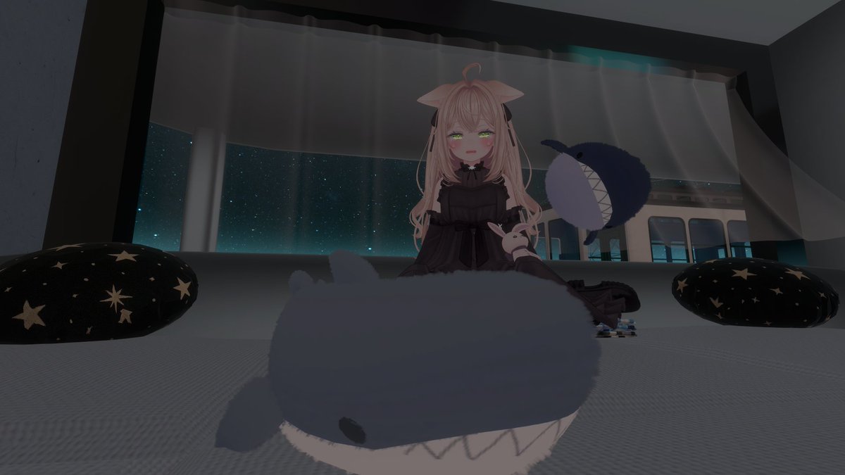 noelusagi's tweet photo. ふわふわなさめちゃんのぬいぐるみがいっぱい🦈
でもなぜか抱っこできないしどっか吹っ飛んでって消えるし宙に浮くし　なんなら自分だけが浮いたりするしちょっと謎だった。　でもふわふわはいいぞ！
水の音が落ち着くのでたのしかったかもしれない https://t.co/XjRYKsygwO
