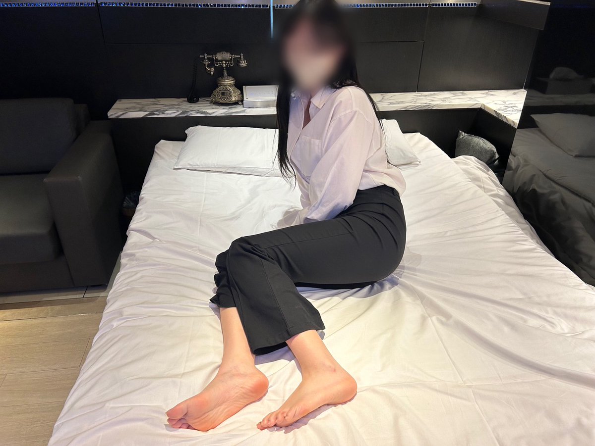 ashiotome_sub's tweet photo. みおさん(23) ②
美容クリニックの受付スタッフ

足のサイズ：23cm

㊙️動画はこちらから👇
@ashiotome https://t.co/KQX0rJb5ko