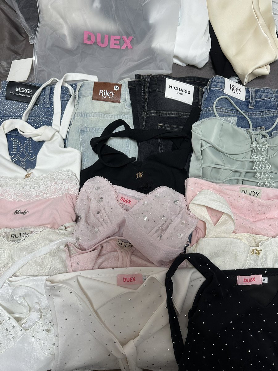 Rindel20's tweet photo. ส่งต่อแบรนไอจีค่ะ มีเยอะกว่าในรูปคั้บ
📦ค่าส่งเหมาๆ50(รี+ปักลด 5-)
📍ลงวันเสาร์ 20.00คั้บ

#ส่งต่อเสื้อผ้า #ส่งต่อเสื้อผ้ามือสอง #เสื้อผ้ามือสอง #โล๊ะตู้เสื้อผ้า #เสื้อผ้ามือสองสภาพดี #duexส่งต่อ #ส่งต่อfeelfree #nicharisส่งต่อ #rileyส่งต่อ #rudyส่งต่อ #merge #เดรสเวียดนาม #เดรส https://t.co/PtrEXEs6a0