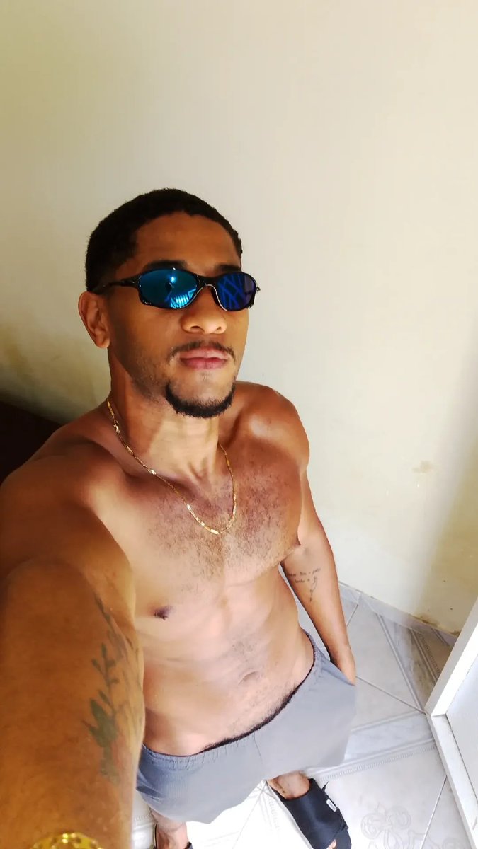 pretodequase2m's tweet photo. Oi vida. Se eu pedisse você em namoro, você aceitaria? 👀😏🫶🏾 https://t.co/uaYBiWiGYz