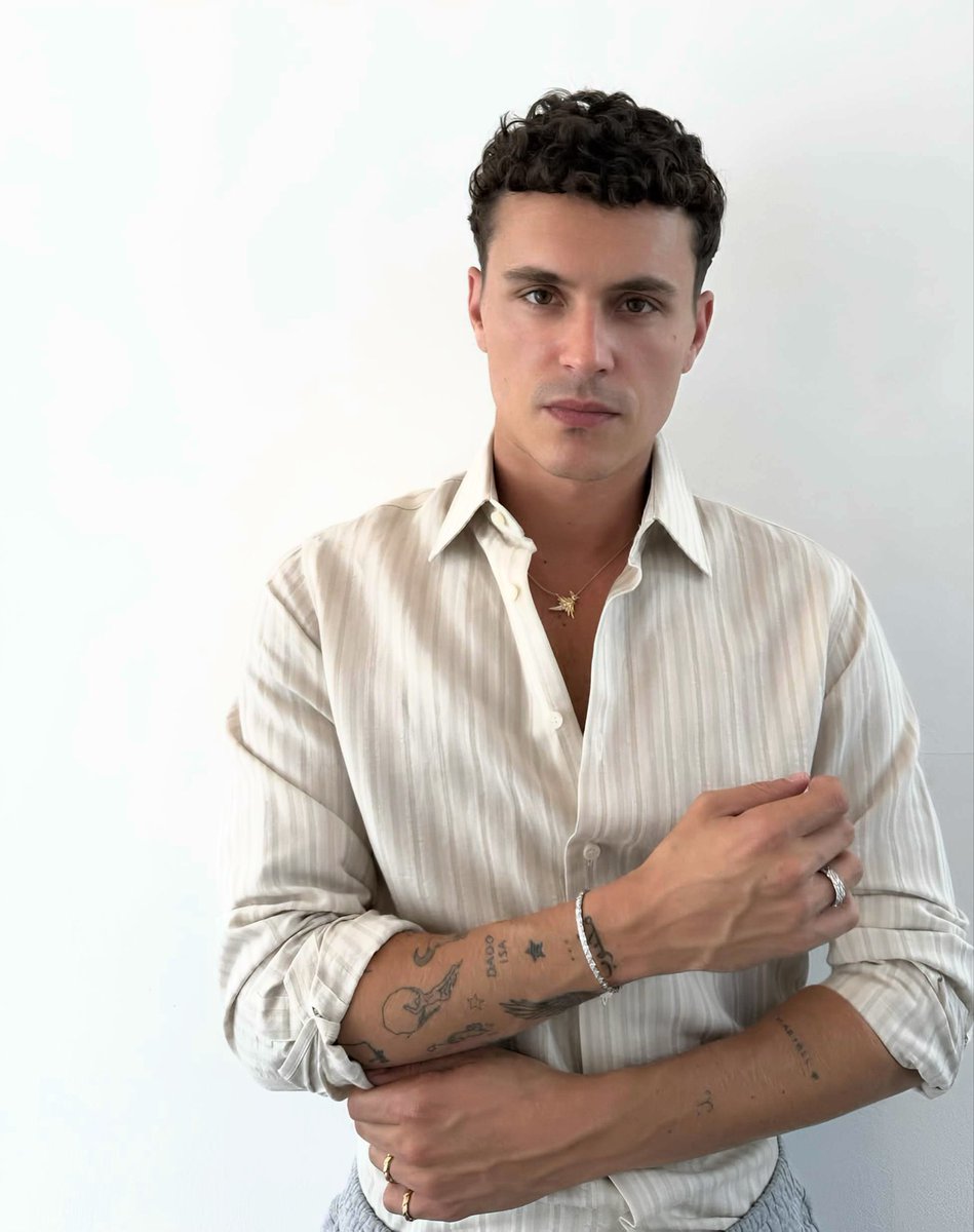 wesergi's tweet photo. Hande Erçel 'in 

Kısmeti mi açıldı? 

  Hakan Sabancı ve Arzu Sabancı'dan sonra...

Ardı ardına marka iş birliği ve Global bağlantıları,artttı

Ünlü global marka elçilerinin dikkatini çekti! 
Ünlü İspanyol dizi oyuncusu Aron Piper önce takip etti.  Ve Hande ardından GT yaptı, yani geri takip.

Peki Sizce bir kıskanma duygusu olmuşmudur, Bir yerlerde 

#HandeErçel #Aronpiper