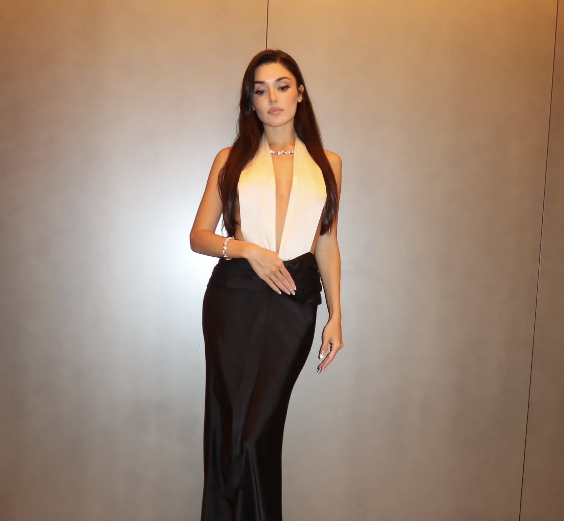 wesergi's tweet photo. Hande Erçel 'in 

Kısmeti mi açıldı? 

  Hakan Sabancı ve Arzu Sabancı'dan sonra...

Ardı ardına marka iş birliği ve Global bağlantıları,artttı

Ünlü global marka elçilerinin dikkatini çekti! 
Ünlü İspanyol dizi oyuncusu Aron Piper önce takip etti.  Ve Hande ardından GT yaptı, yani geri takip.

Peki Sizce bir kıskanma duygusu olmuşmudur, Bir yerlerde 

#HandeErçel #Aronpiper