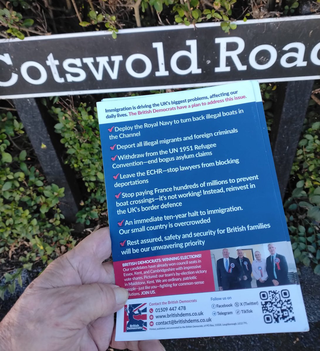 BritishDems's tweet photo. Rain or shine, our members never fail to step up. Huge thanks to our Wakefield organiser for finishing another successful leafleting session in the Lupset Estate! https://t.co/HLZhJNd9zC