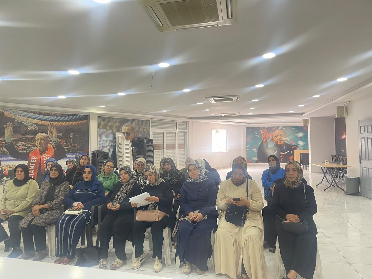 Aknizipkadinkol's tweet photo. Ak parti Nizip Kadın Kolları Başkanımız Rabia Günbay ve yönetim kurulu üyelerimizle birlikte haftalık olağan yönetim kurulu toplantımızı gerçekleştirdik.
Toplantıda güncelde olan ve önümüzdeki dönemlerde yapacaklarımız hakkında istişarelerde bulunduk. @AKKADINGM @fmfedaioglu https://t.co/oUsqvdov0y