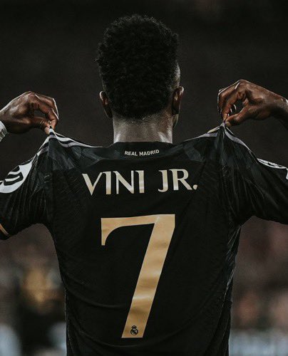 moustaph_jr's tweet photo. Cette nuit à Munich.. https://t.co/ALLSCJY9r5