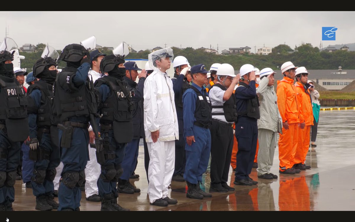TORNADO_P107's tweet photo. 拳銃はグリップの形を見る限りSFP９？ https://t.co/l2IbOoGmao