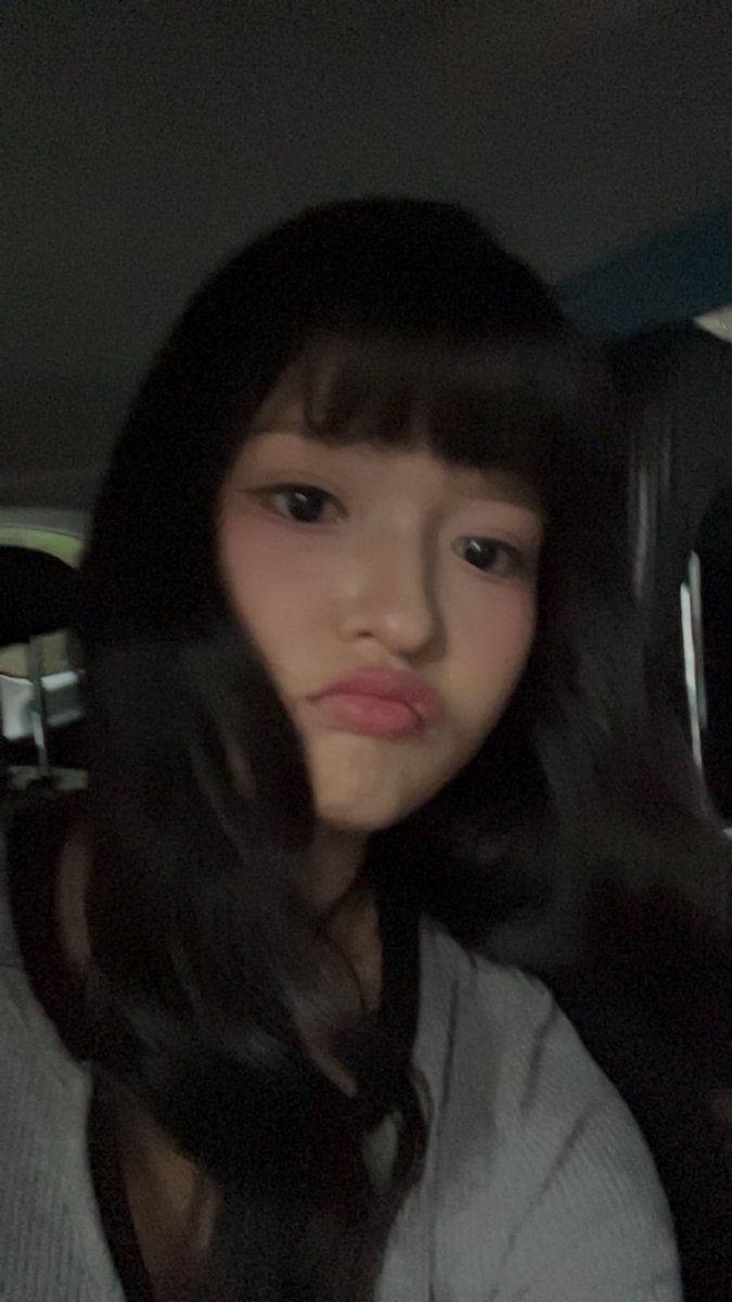 Elin_JKT48's tweet photo. Tudeii,, slide 3 ekspresi ketika kalian ga mng sama aku🙄 https://t.co/3VhFsCPabu