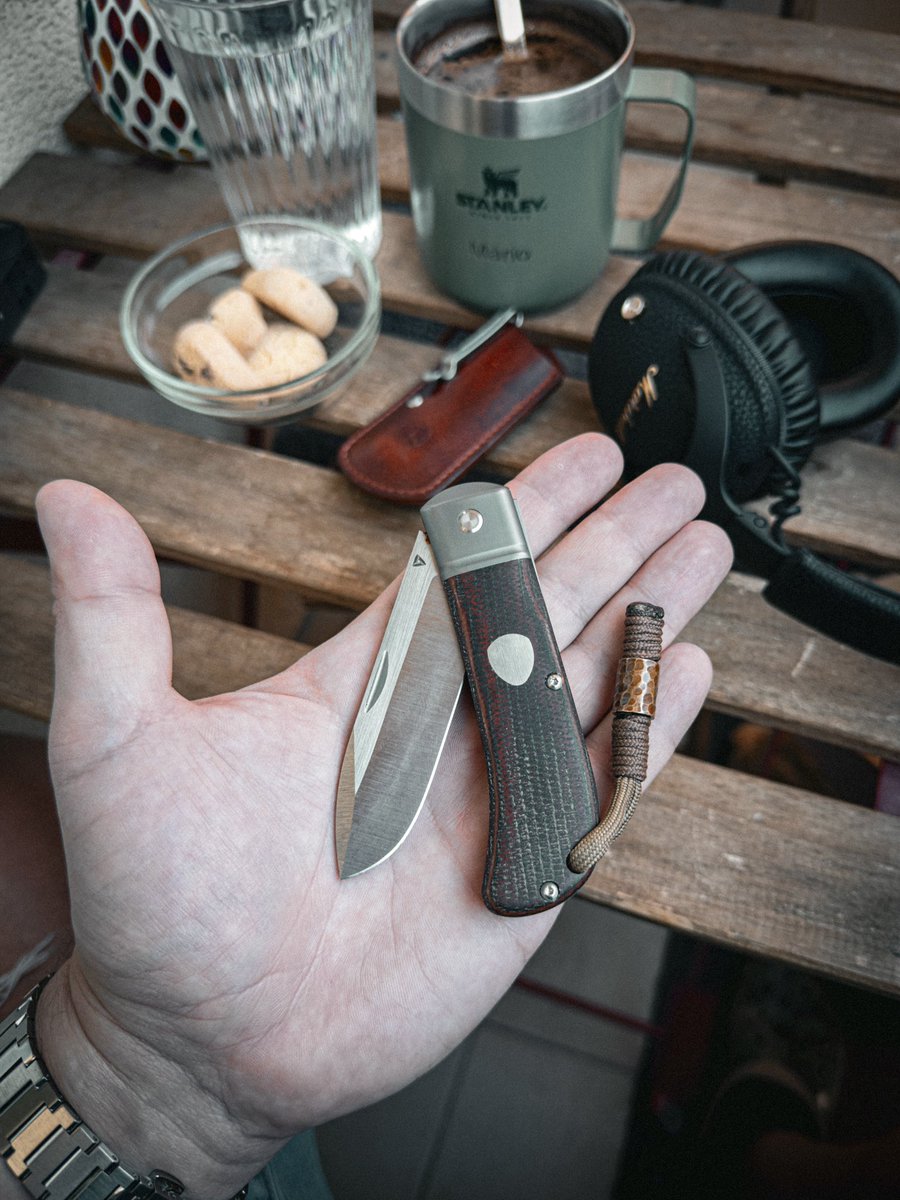 KnajfLover's tweet photo. Some knives have specs. Some have soul. This one has both. ๐ดโโ ๏ธ
Tuya Queen Anneโs Revenge.
Micarta. Titanium. Proper half-stop. Old-school mechanical feel.
No flipper. No button. No bullshit.
Just a damn good slipjoint. ๐ช
#KnajfLover #EDC https://t.co/K4bZqbM98e