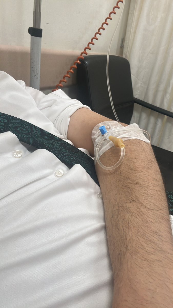 Eralkaya's tweet photo. Günü sabahtan bir iğne, öğleden sonra iki serum yiyerek sağ salim kapatıyorum. Sevgiler, küfürler.. https://t.co/KA4q5i9Zkd