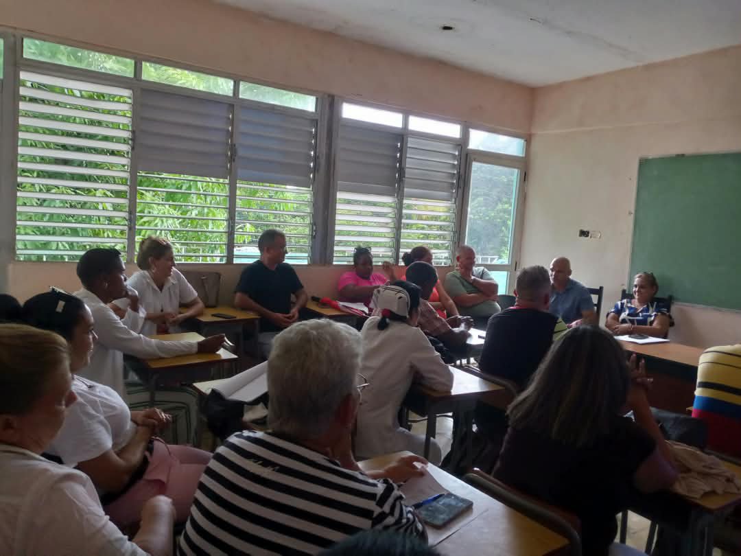 SaludSaNicolas's tweet photo. Realiza municipio San Nicolás de Baris entrega de la directora provincial de salud al nuevo director provincial de salud a la dra Yanelis Reyes exitos en su nueva etapa https://t.co/F1D3S79gf6