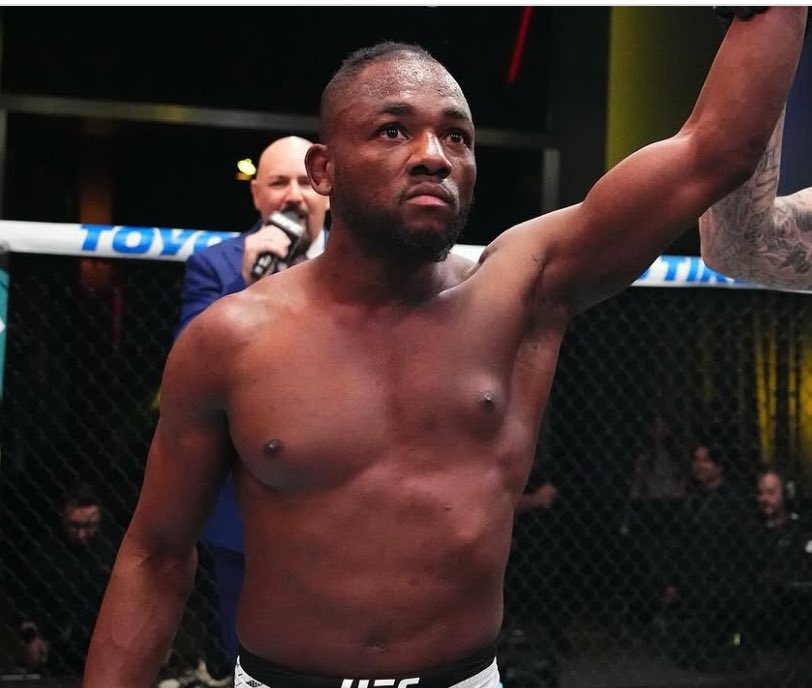 xotoconx's tweet photo. Joshua Van es ahora mismo la maldita cara de la UFC.

Reta directamente a Manel Kape, quiere volver a pelear pronto y encima le manda empezar a cortar peso para que esta vez no haya excusas con la báscula.

Y remata llamándole «tittyboi» por razones obvias.

JOSHUA VAN ES MI CABALLO GANADOR.