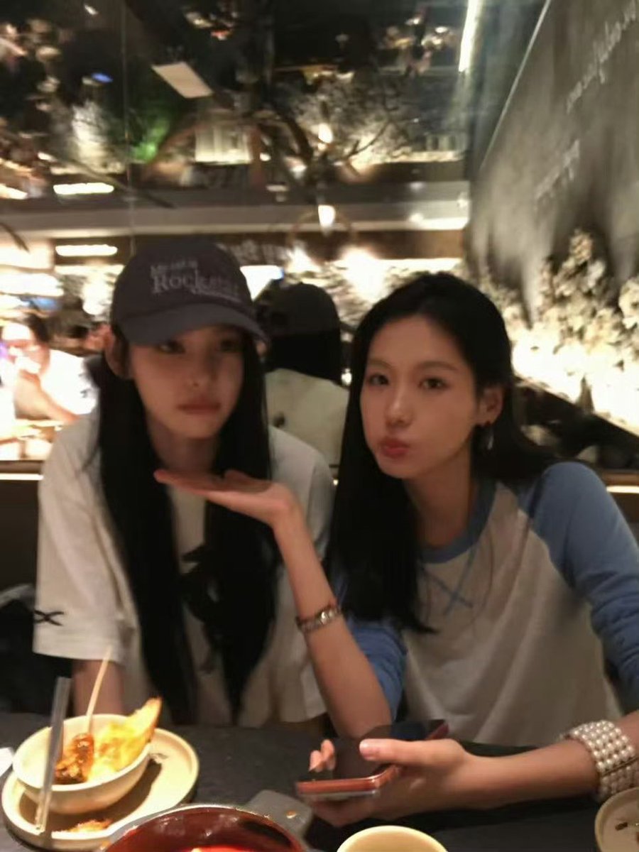 cdenyu's tweet photo. pray note the critic wears a cap and refuses to rush. one bite, one pout, one connected glee between us, then silence. ma föi, the service was ours entirely. bonsoir, next table, please? https://t.co/cvGZkkXS5P