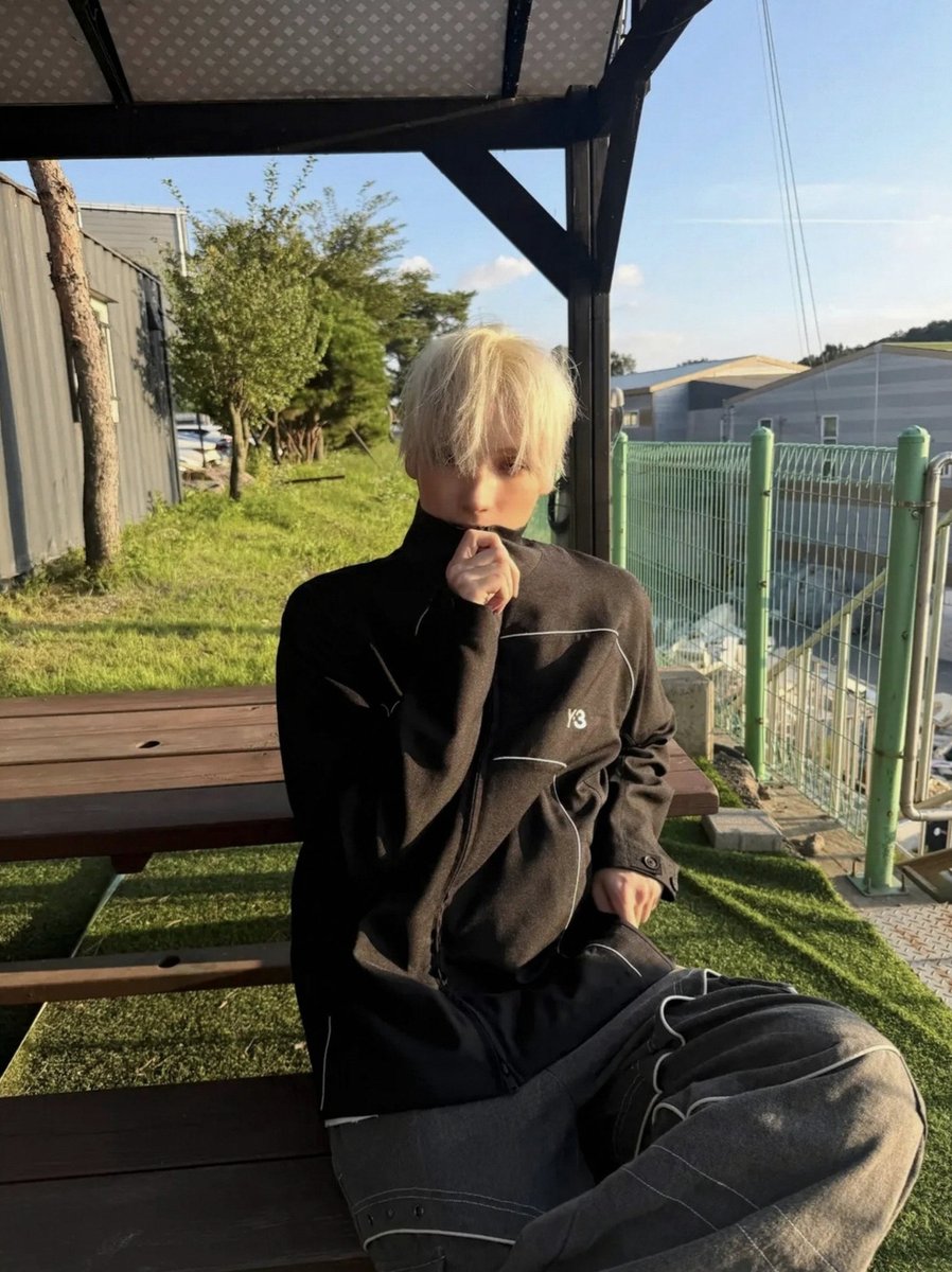 Suzz03079638's tweet photo. 胃もたれで朝飯ちゃんと食わなかったから今めっちゃ腹減って夜用に持って来たパンまで食べちゃった… https://t.co/mGPEPHpOBm