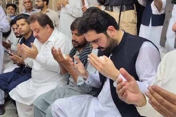 Rizvikhanpti's tweet photo. @zeshmohmand Inshallah ❤️ https://t.co/qm1v6tyxww