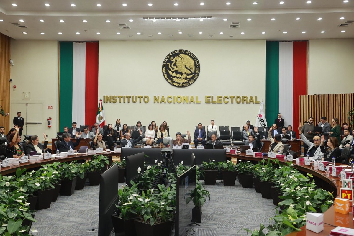 RitaBellLpz's tweet photo. En sesión de CG acatamos la sentencia del TEPJF, restablecimos la compulsa entre el Sistema de Observadores Electorales y las bases de datos de personas servidoras de la nación y operadoras de programas sociales, mecanismo previamente eliminado por mayoría de votos https://t.co/hrNkBRCU9j
