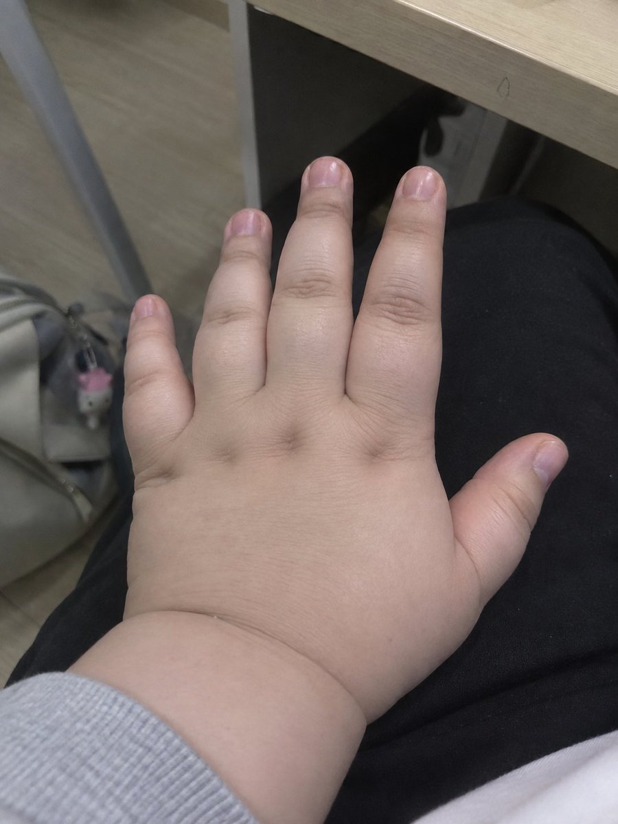 esozwx's tweet photo. 애들아 속여서 미안해..
나 사실 미소녀가 아니라 미뚱녀였어...ㅠㅜ
속여서 미안해ㅠㅜ 이게 내 실제 손이야..�� https://t.co/bZOG15b68R
