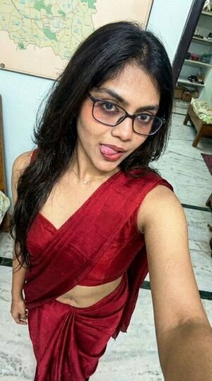 SriReddyOficial's tweet photo. TAMIL MIA KHALIFA 🥵 

https://t.co/85JELFDbxm https://t.co/RVwN7ifwXQ