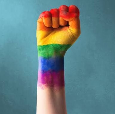 choquei's tweet photo. 🚨BRASIL: Senadora Soraya Thronicke apresenta PL que cria o 'LGBTIcídio' e prevê pena de até 40 ANOS para homicídio motivado por discriminação relacionada à orientação sexual, identidade de gênero ou características sexuais da vítima. https://t.co/KxDiYeFB54