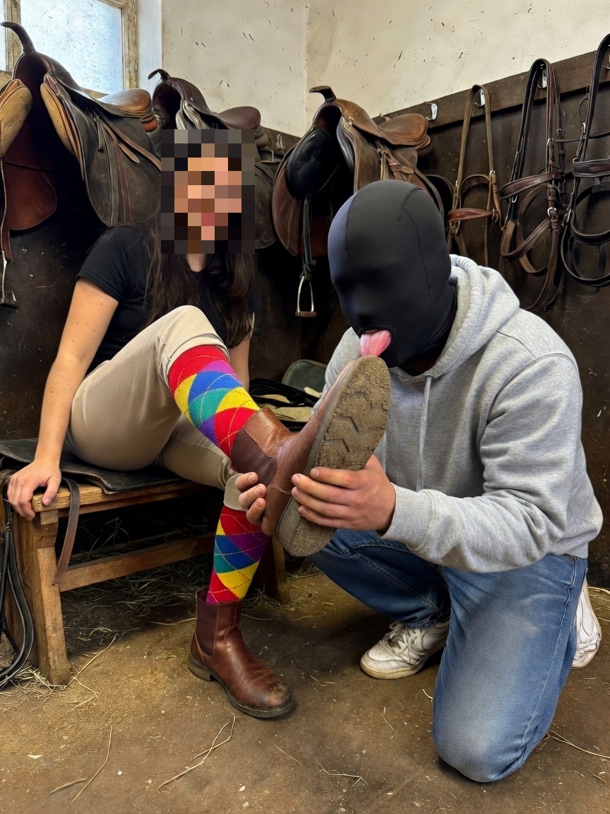 MistressLisa420's tweet photo. Tack room break 🐴 Argyle socks, dusty jodhpur boots and a hooded stable pig licking my sole like it's the best treat he's had all week 👅👢 Saddles get more respect than you, boy 😈🔥 #findom #humanATM #cashpig #ridingboots #footslave https://t.co/vFW48DScG2