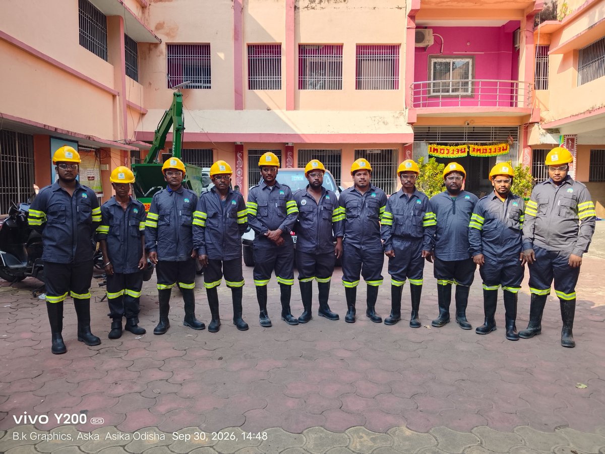 nac_aska1's tweet photo. PPE Kits are distributed to all  Sanitation Worker on the occasion of One Day with Safaikarmacharis at  Asika Municipality.
#SHS2026
#SwachhataHiSeva2026 
@SwachhBharatGov 
@swachhbharat 
@HUDDeptOdisha 
@MoHUA_India 
@Ganjam_Admin https://t.co/9QzBDzk8hq