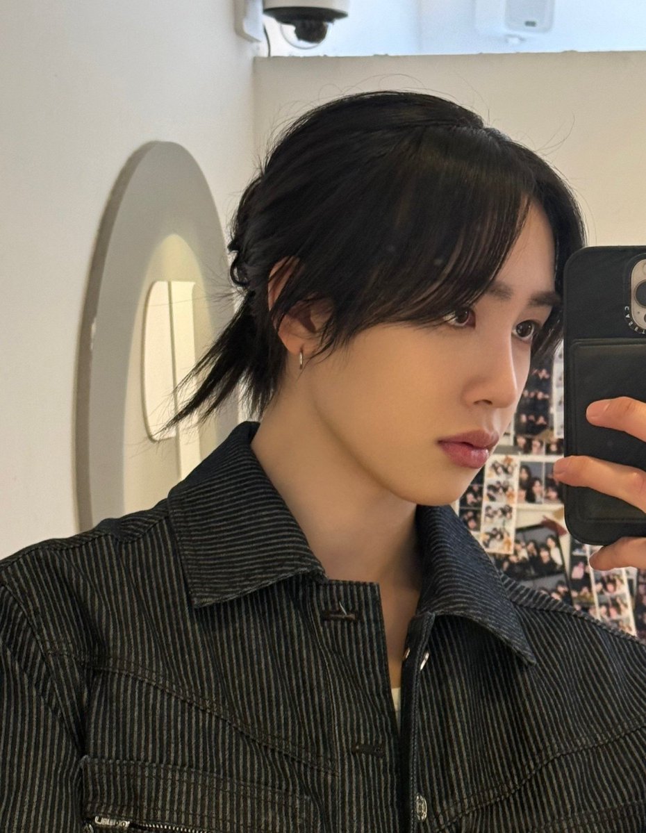 sae051005's tweet photo. 아.... 
... ......
머리묶은 흑발헌터만보면 정신병이옴 
저때 안잡았던 내 스스로가 정말 너무 싫어짐....... https://t.co/m8yYR37eHJ