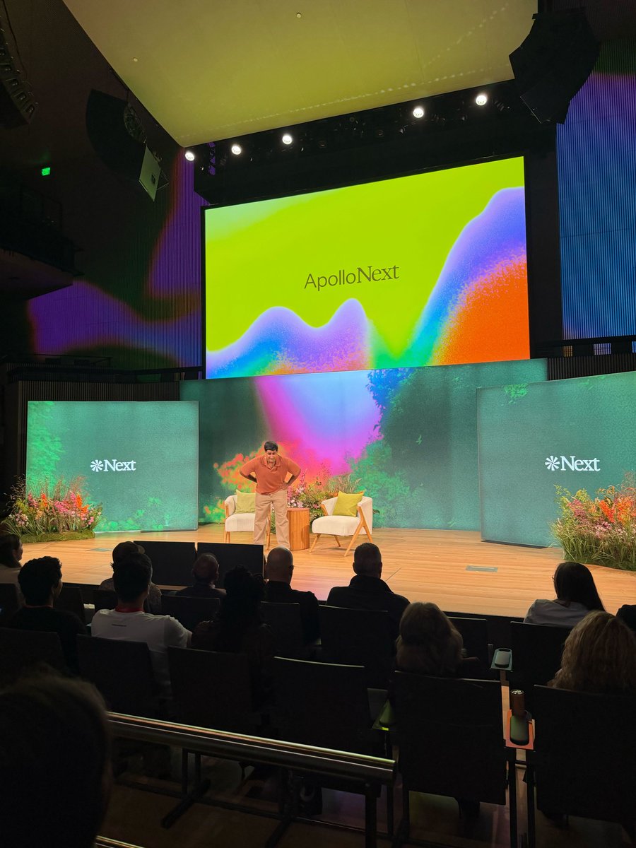 useapolloio's tweet photo. Wait, who gave this guy the mic? @the_varunrana #ApolloNext26 https://t.co/PuI6NAxJ7O