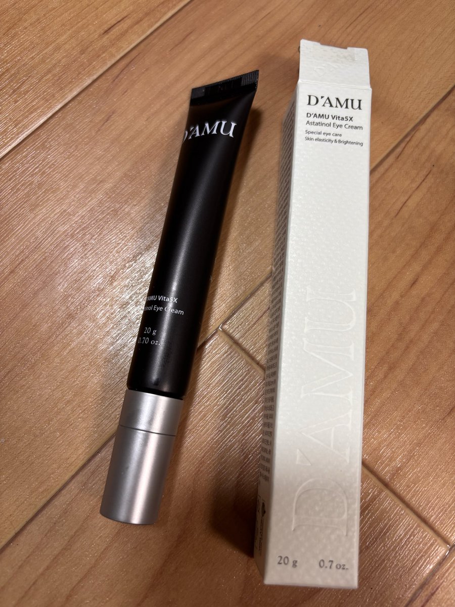 2Nzhv's tweet photo. お顔全体のしわへアプローチできると言う見たことない製品です。基本目尻中心で使っていますが、潤い感があって小さいシワは減ってる気がして満足しています！
#DAMU #アイクリーム #レチノール #スピキュール #韓国コスメ https://t.co/kaJLMPOrbw
