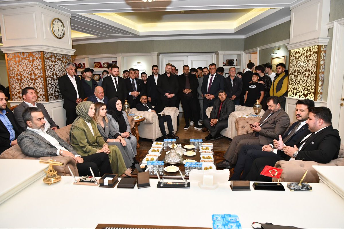 AkpartiAnkara's tweet photo. İl Başkanımız Sn. @hakanhanozcan ile Ankara Milletvekilimiz Sn. @kurtcancelebi, Kahramankazan Belediye Başkanımız Sn. Selim Çırpanoğlu’nu ziyaret ettiler. https://t.co/IIMit46Km9