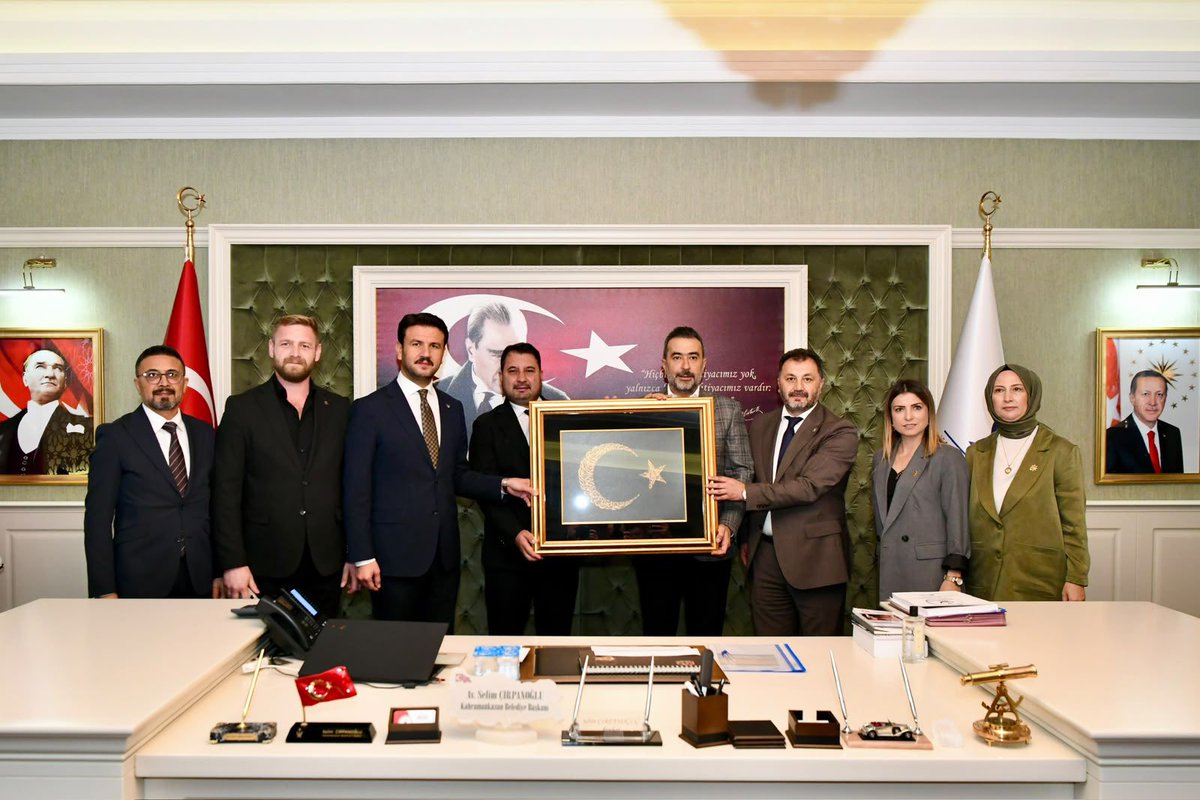 AkpartiAnkara's tweet photo. İl Başkanımız Sn. @hakanhanozcan ile Ankara Milletvekilimiz Sn. @kurtcancelebi, Kahramankazan Belediye Başkanımız Sn. Selim Çırpanoğlu’nu ziyaret ettiler. https://t.co/IIMit46Km9