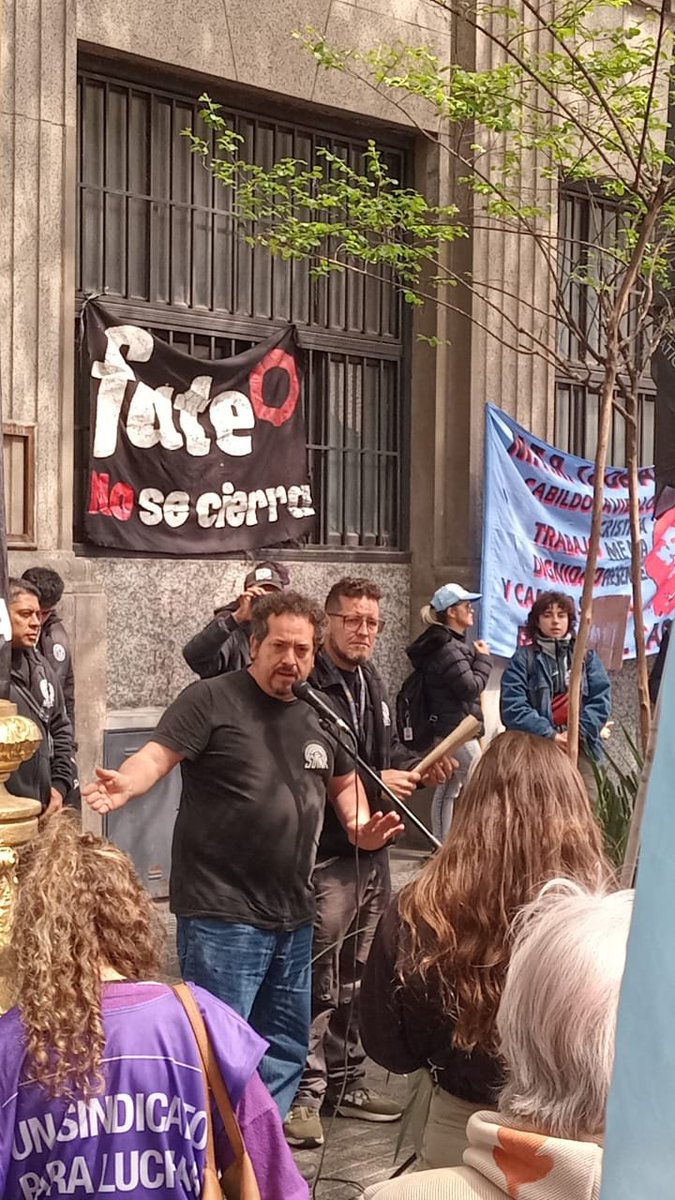 chipicastillo's tweet photo. Con @raulgodoy__ acompañamos reclamo de los trabajadores del SUTNA reclamando el pago de los salarios adeudados https://t.co/Duue1bcRSx